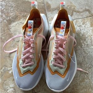 Women’s Nike Vista Lite SE Grey Washed Coral size 9 worn once🔥🔥